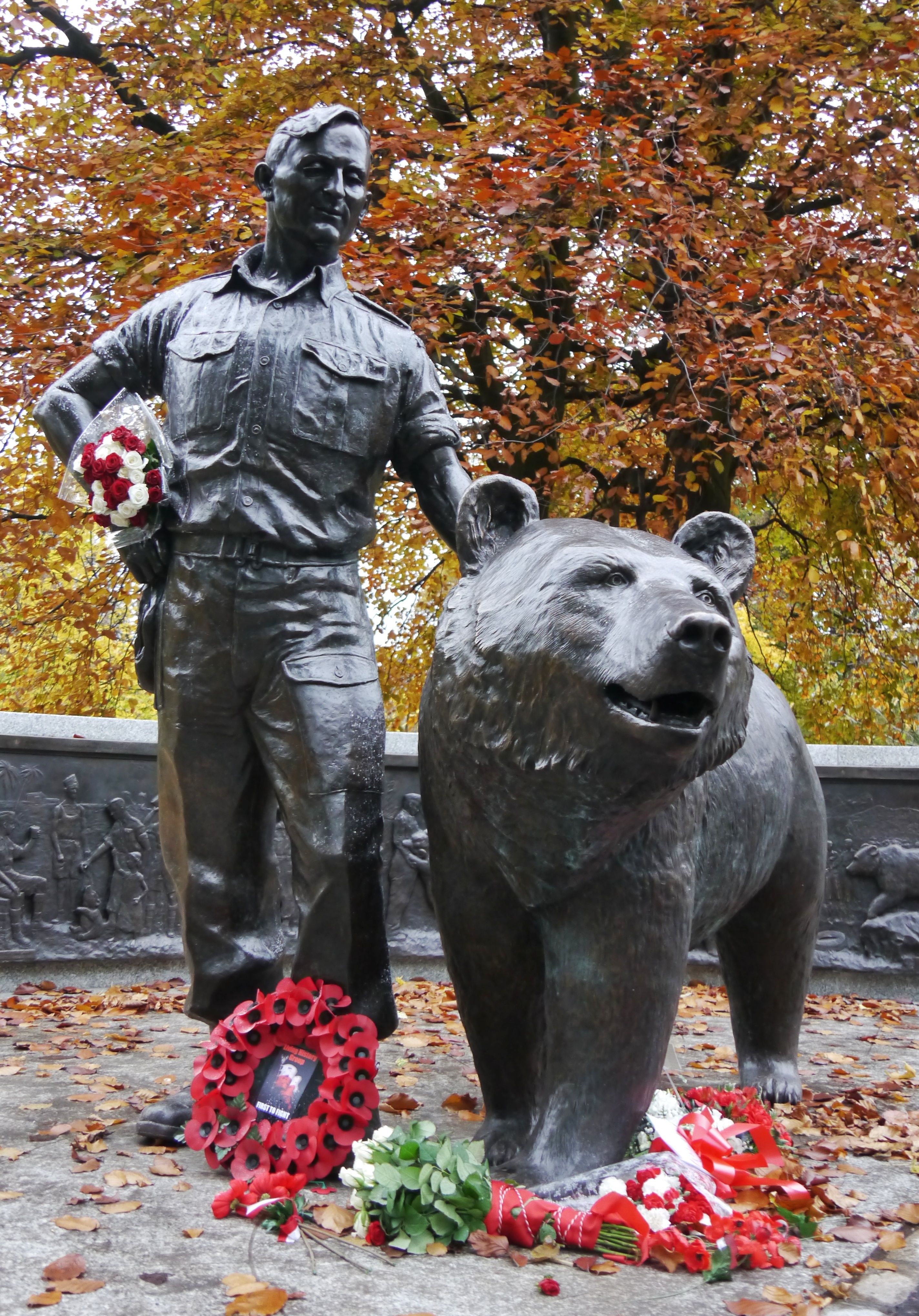 Statue of Wojtek